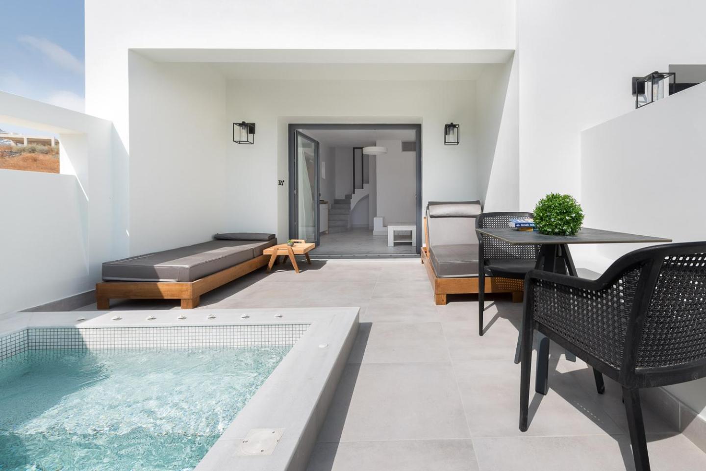 Karat Suites Vóthon Buitenkant foto